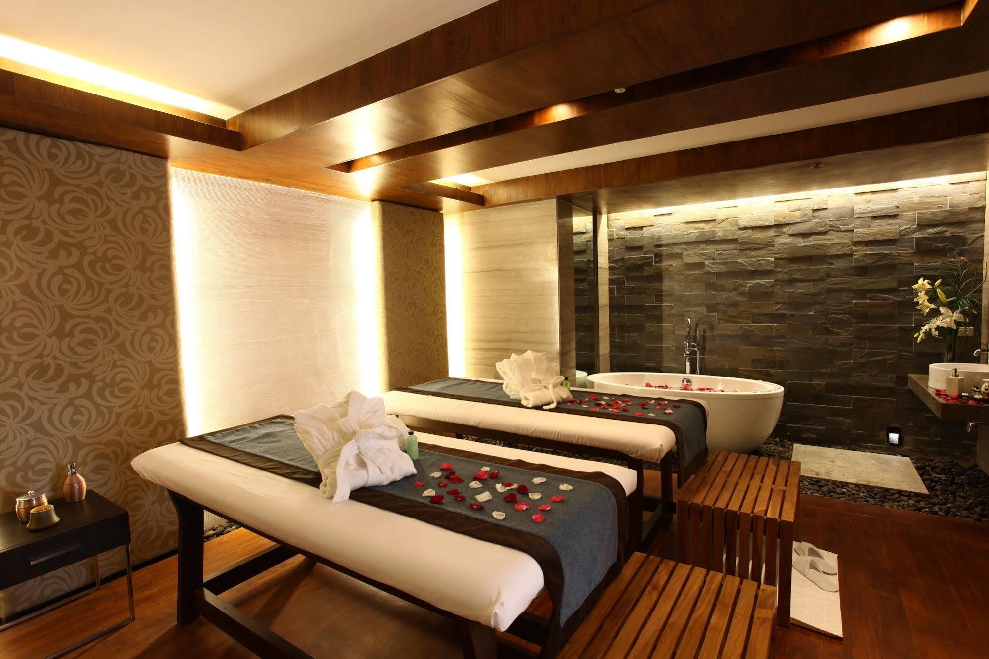 Hailey And Meagan'S Nook At F1 Hotel Manila Residential Suite At Bgc Near St Luke'S Taguig Extérieur photo